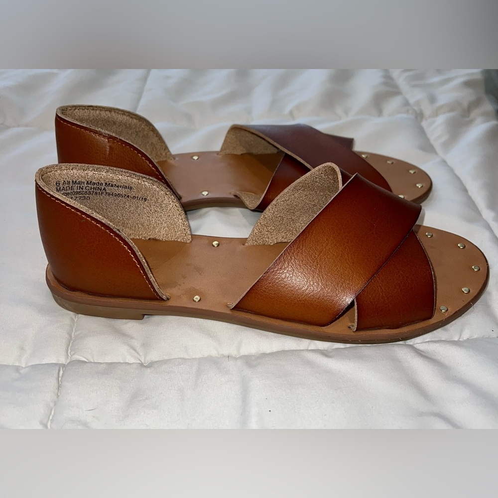 Universal Thread Slip on sandals